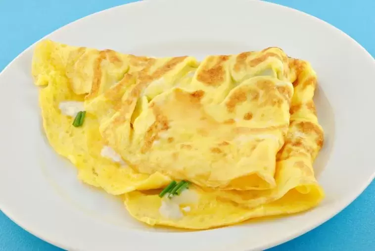 Omelett mat Kéis fir eng kohlenhydratfräi Diät