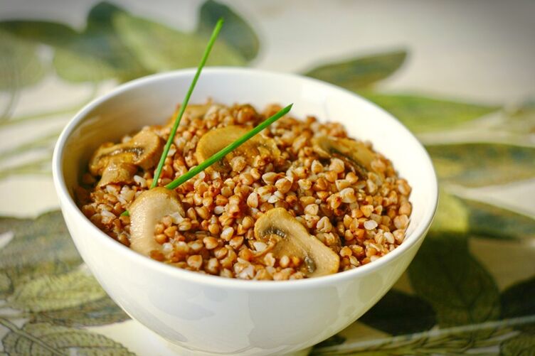 Buckwheat mat Champignonen fir Gewiichtsverloscht