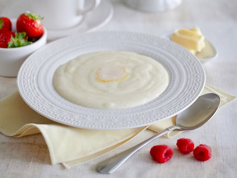 Semolina Porridge ass den ideale Frühstück fir e Getreidedag op der 6 Bléieblieder Diät